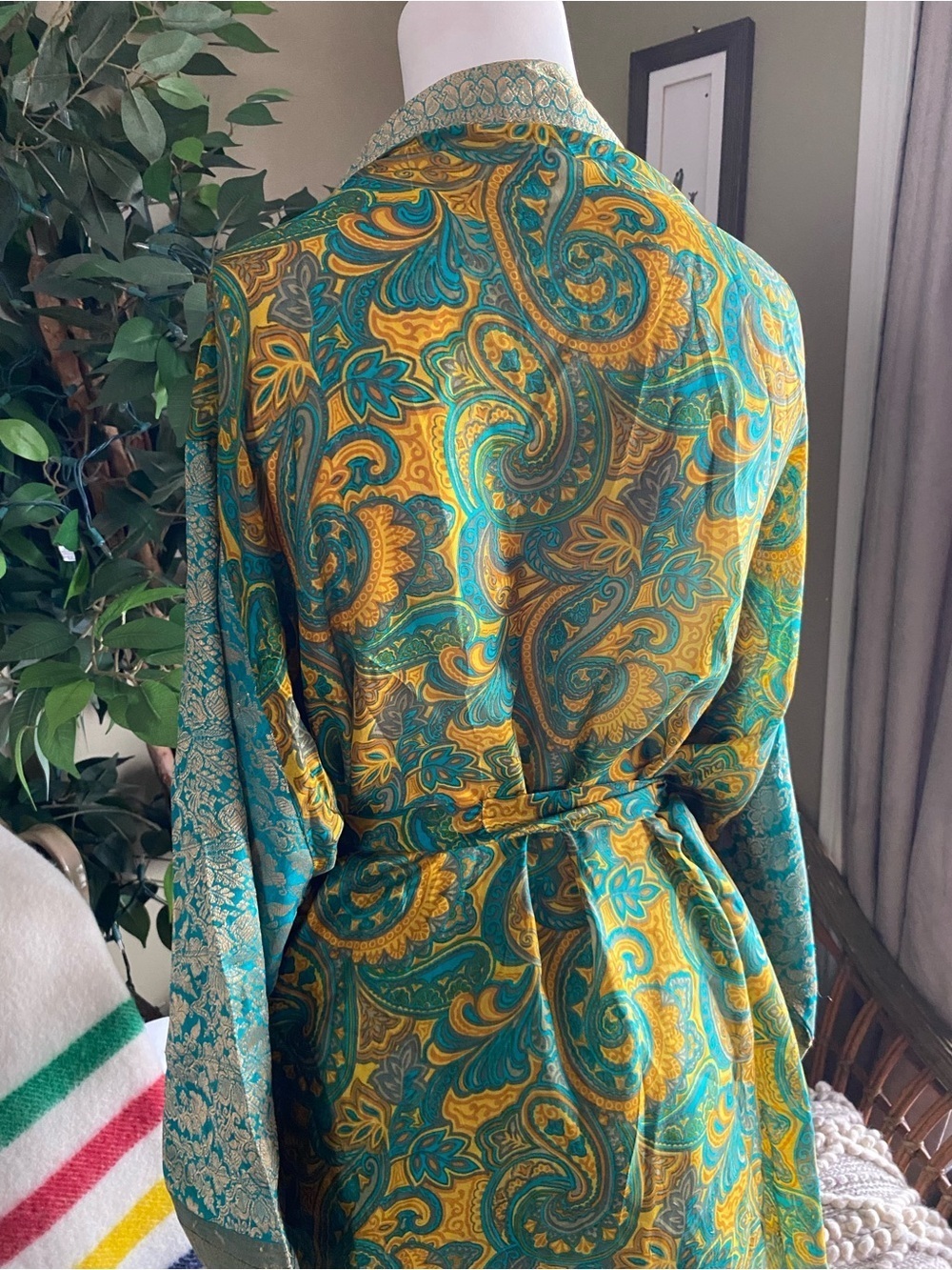 India Silk Handmade Robe - Picture 3 of 10